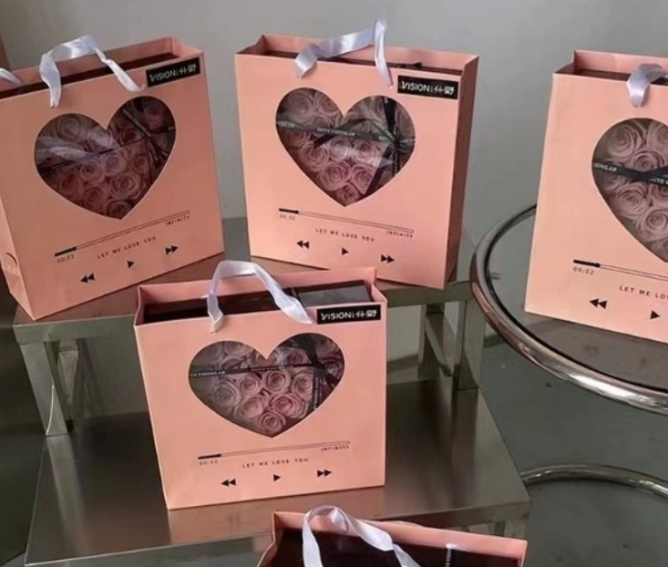 Kärleksboxen - Din perfekta Alla hjärtans dag present + Lyxig presentpåse